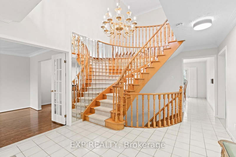 Main - 61 Dundee Cres, Markham, L3R 8Y9 | Image 2