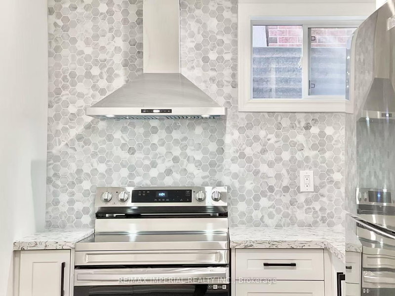 BSMT - 40 Brewsland Cres, Markham, L3T 7G7 | Image 2