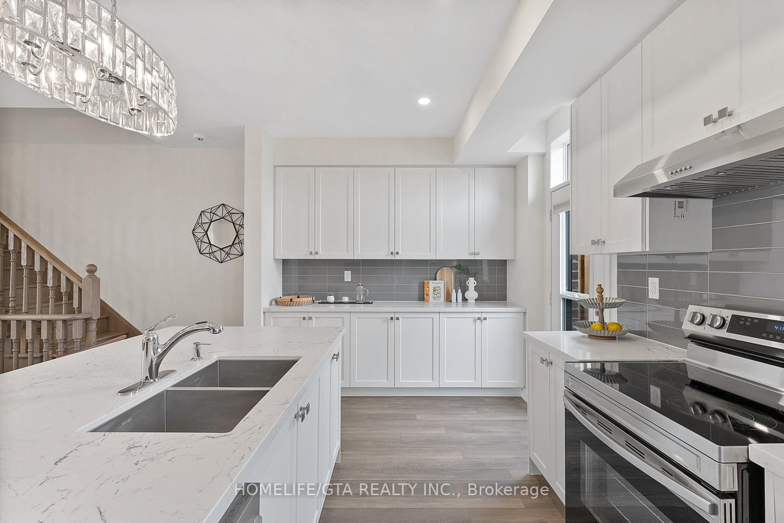 7 Holyrood Crescent - Photo 24