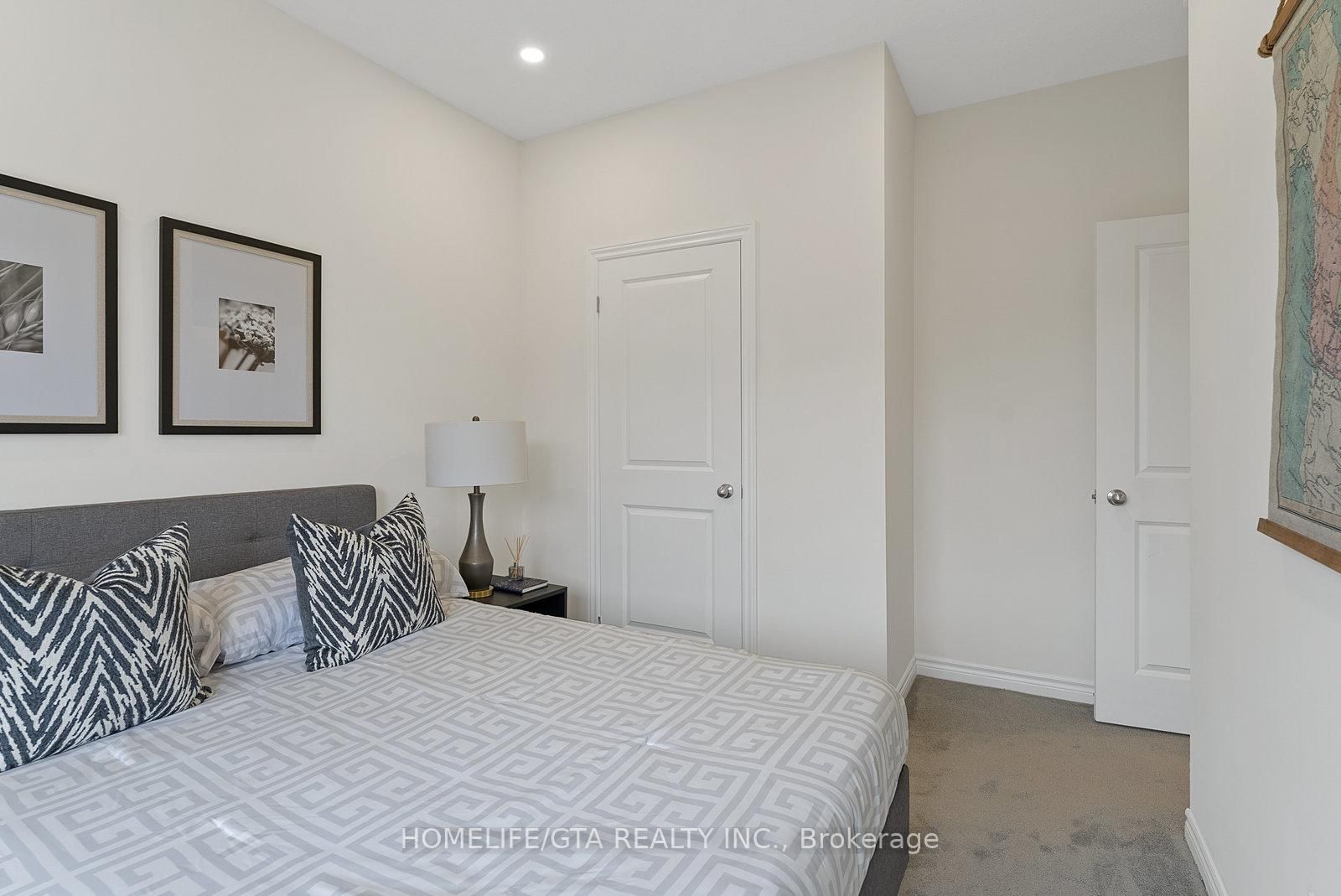 7 Holyrood Crescent - Photo 42