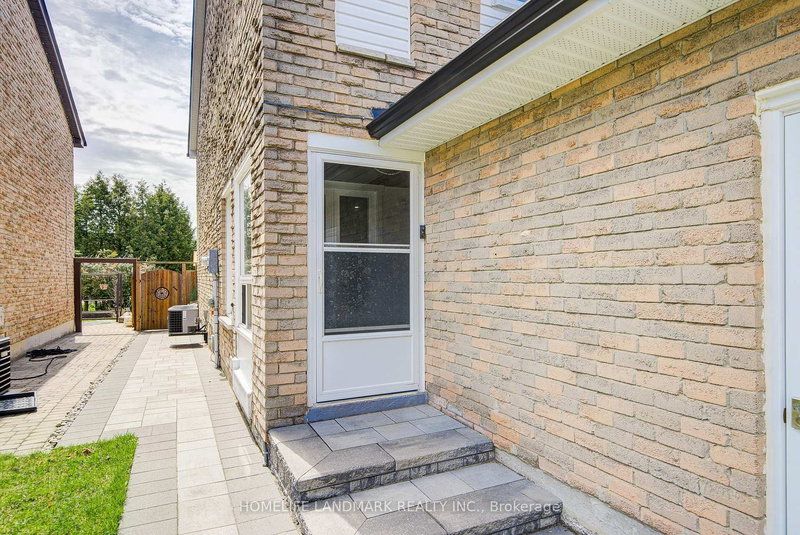 45 Longmeadow Cres, Markham, L3R 3J6 | Image 2