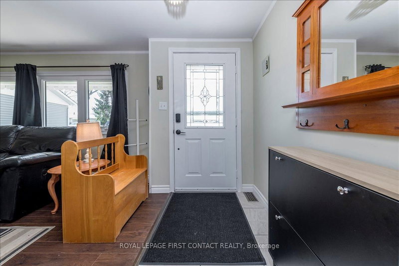 34 Flora Dr, Innisfil, L9S 1R1 | Image 3