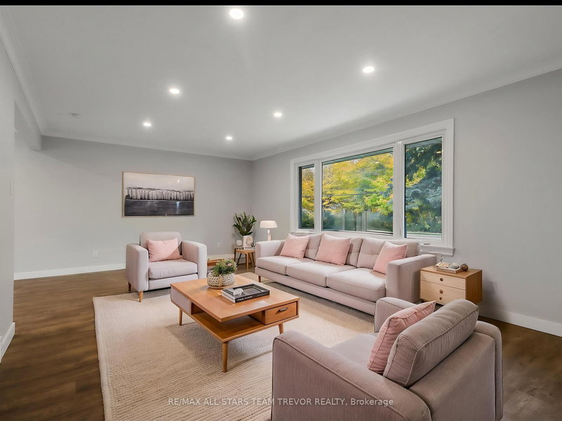 58 Queen St, Georgina, L0E 1R0 | Image 2