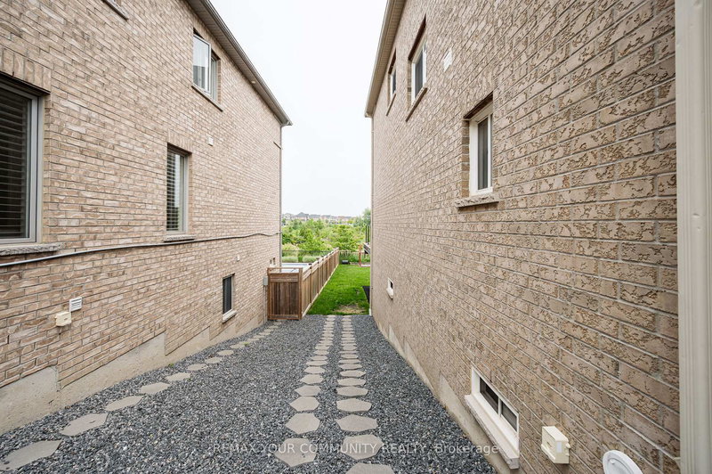 LOWER - 176 Aishford Rd, Bradford West Gwillimbury, L3Z 0P4 | Image 2