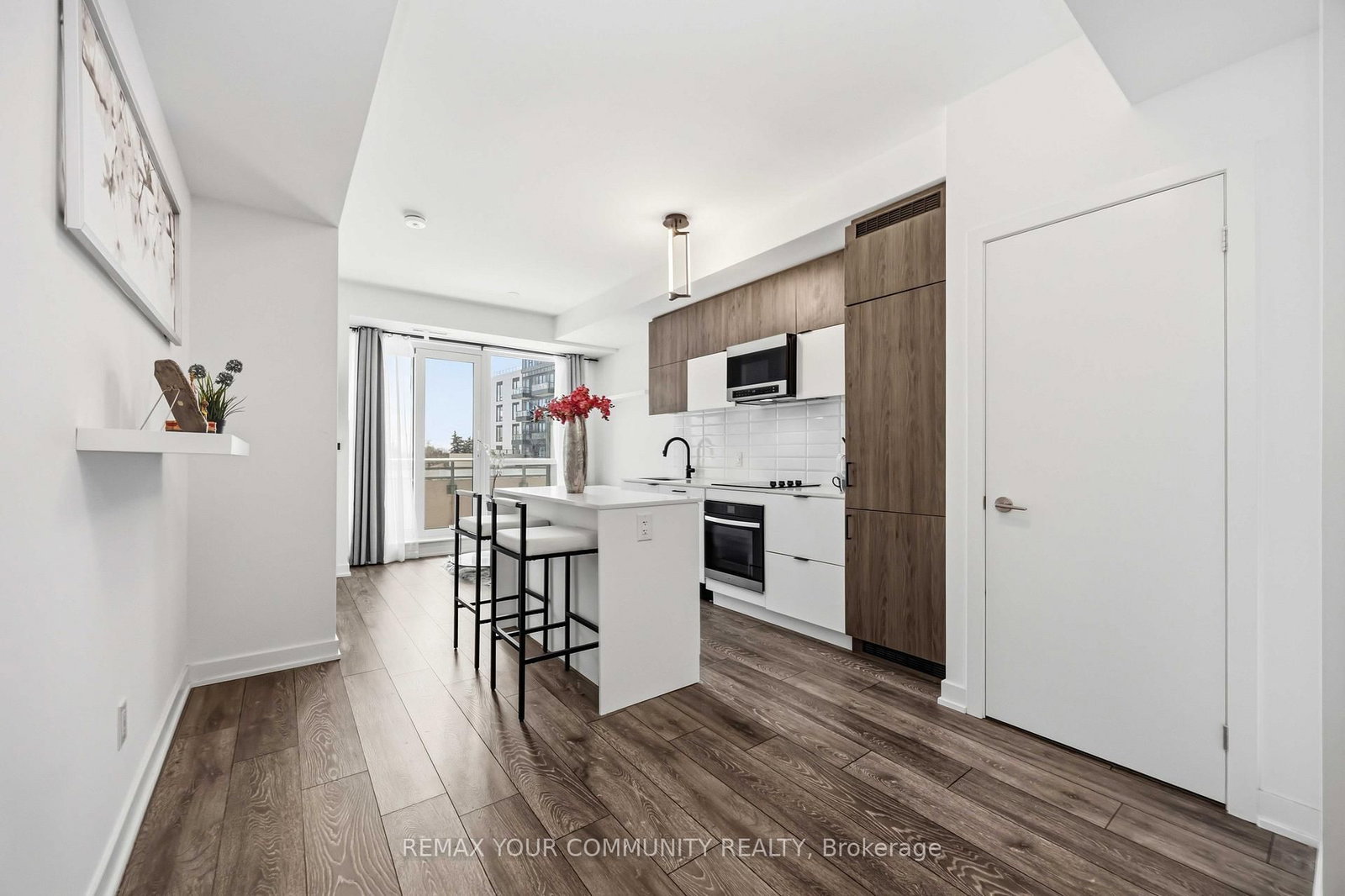 8888 Yonge Street, Unit 202 - Photo 12