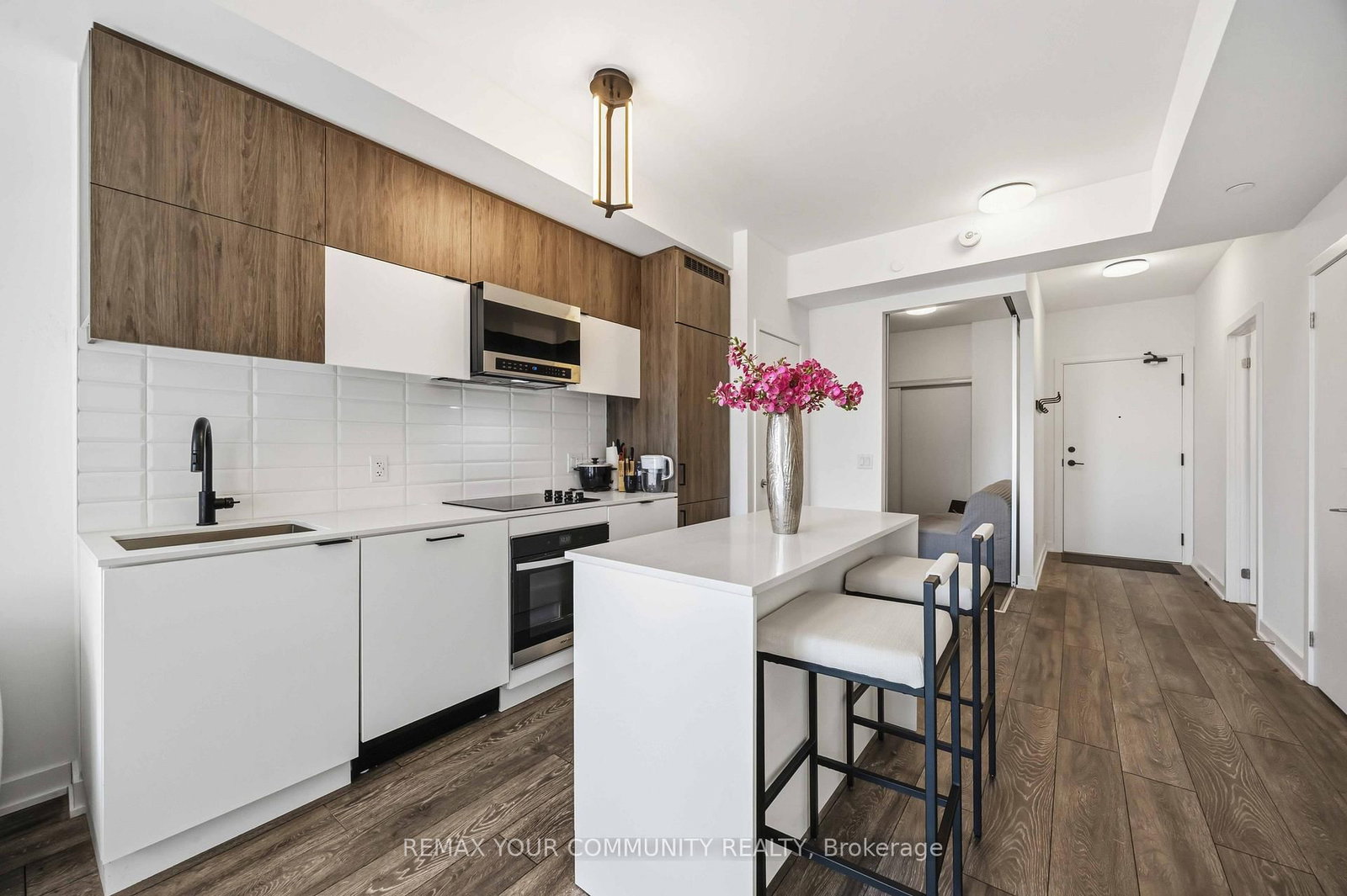 8888 Yonge Street, Unit 202 - Photo 17