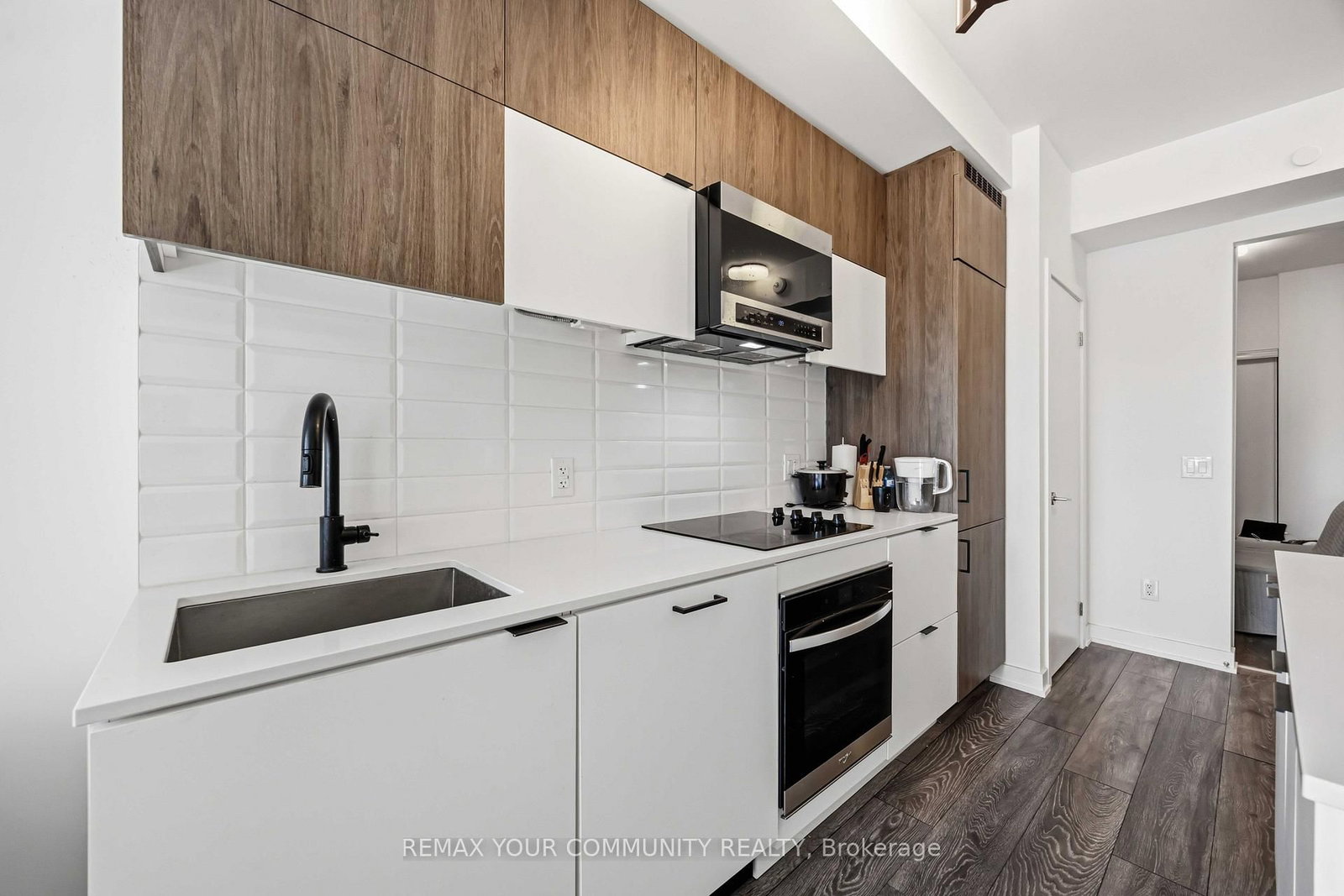 8888 Yonge Street, Unit 202 - Photo 18