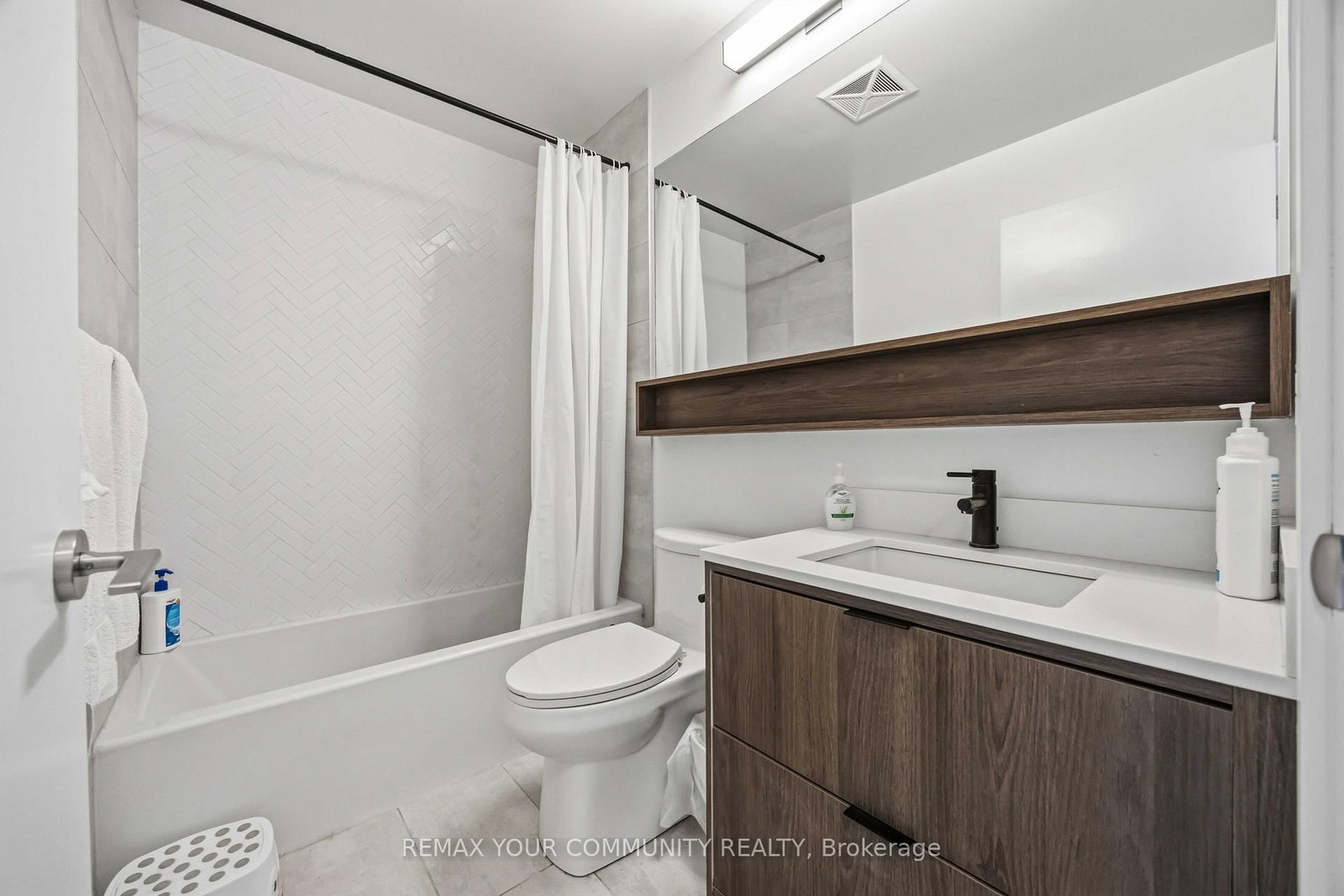 8888 Yonge Street, Unit 202 - Photo 19