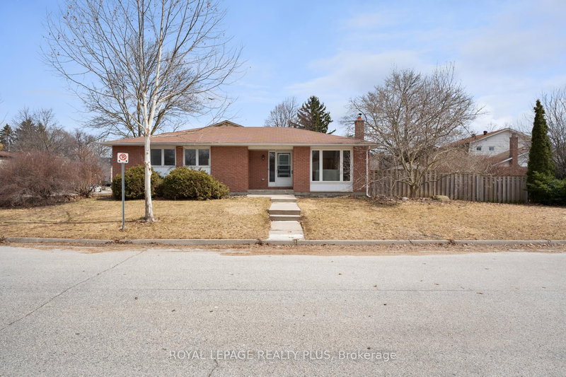 222 Centre St W, Richmond Hill, L4C 5K1 | Image 2