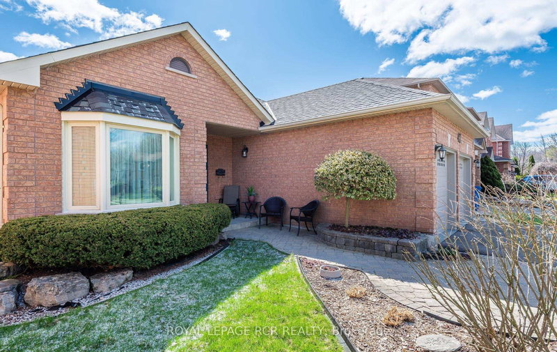 42 Allenvale Dr, Aurora, L4G 6P5 | Image 2