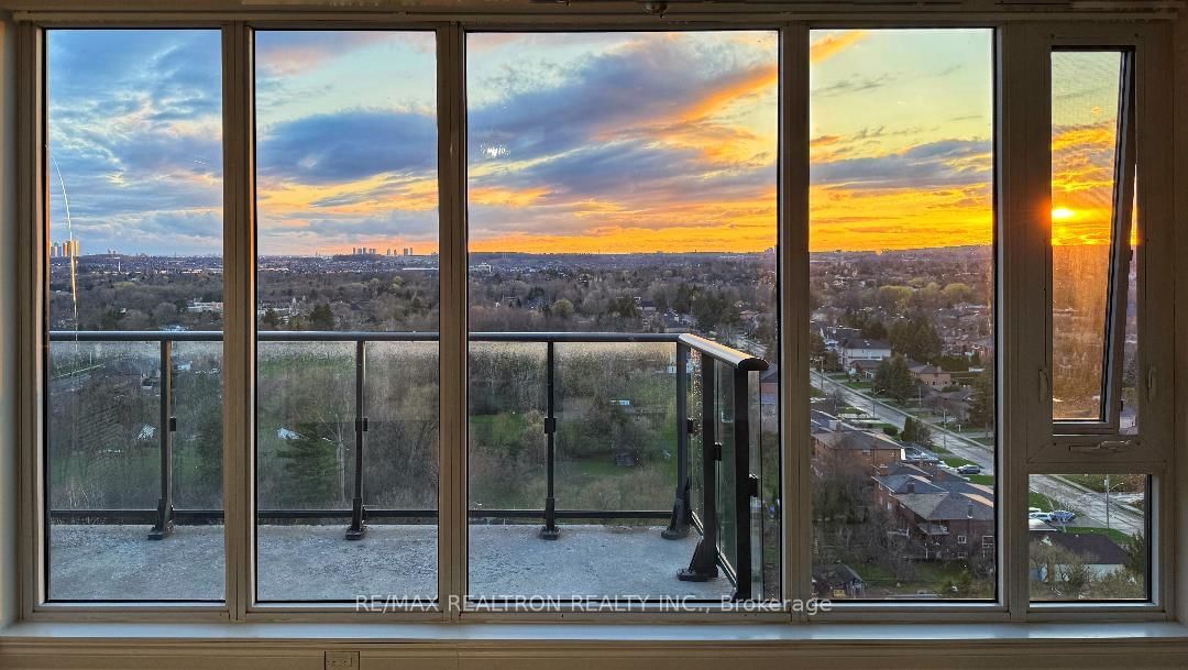 9618 Yonge Street, Unit Lph8 - Photo 13