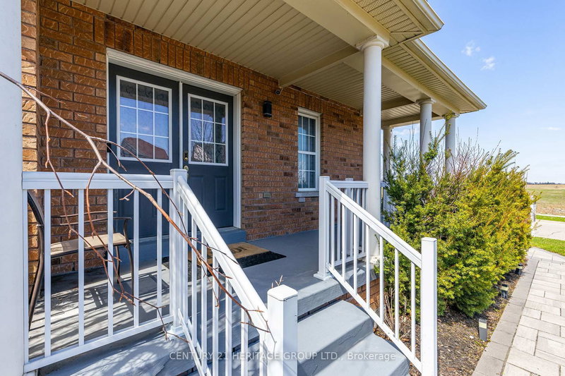 117 Four Seasons Cres, Newmarket, L9N 0C4 | Image 2