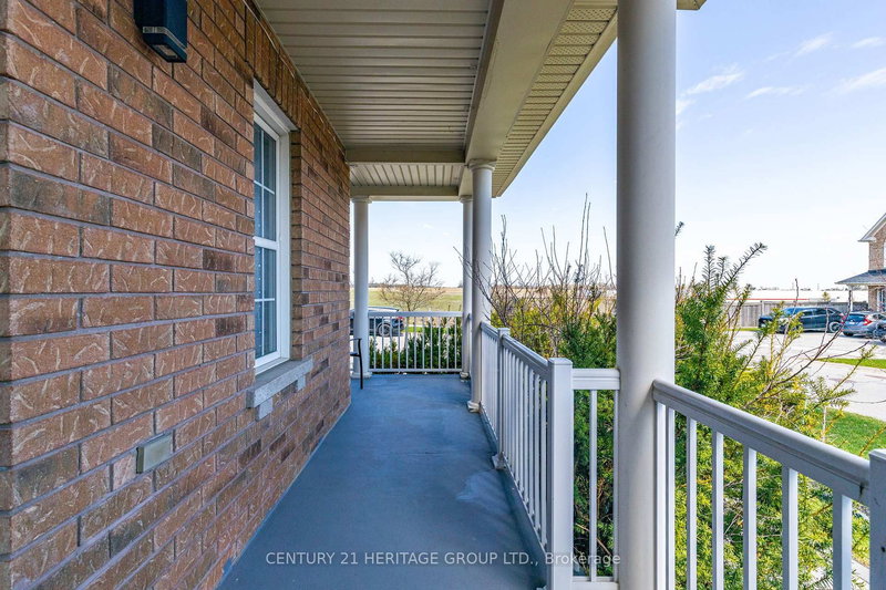 117 Four Seasons Cres, Newmarket, L9N 0C4 | Image 3