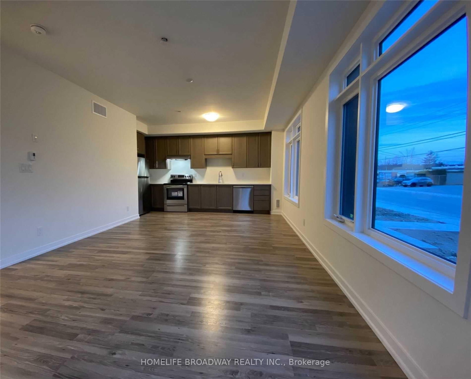 370 Red Maple Road, Unit 113 - Photo 4