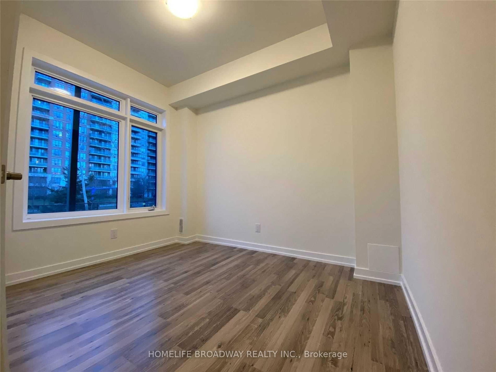 370 Red Maple Road, Unit 113 - Photo 6