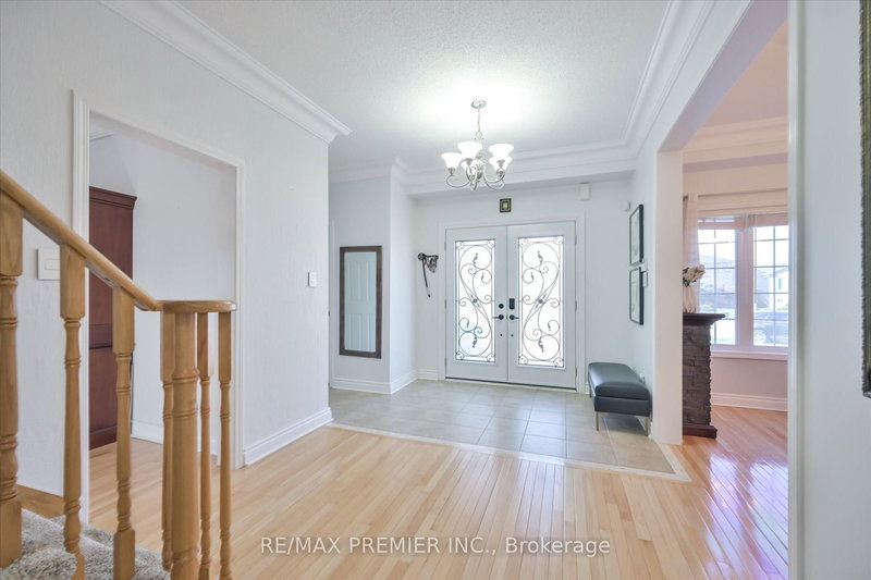 7 Stonemount Cres, Essa, L3W 0C4 | Image 3