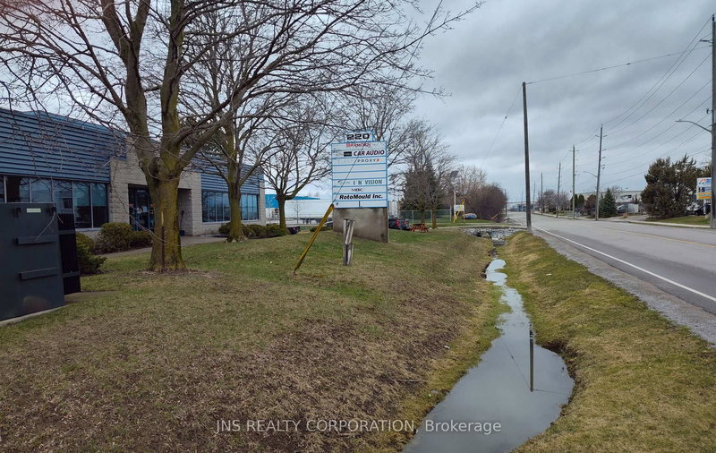 1B - 220 Pony Dr, Newmarket, L3Y 7B6 | Image 3