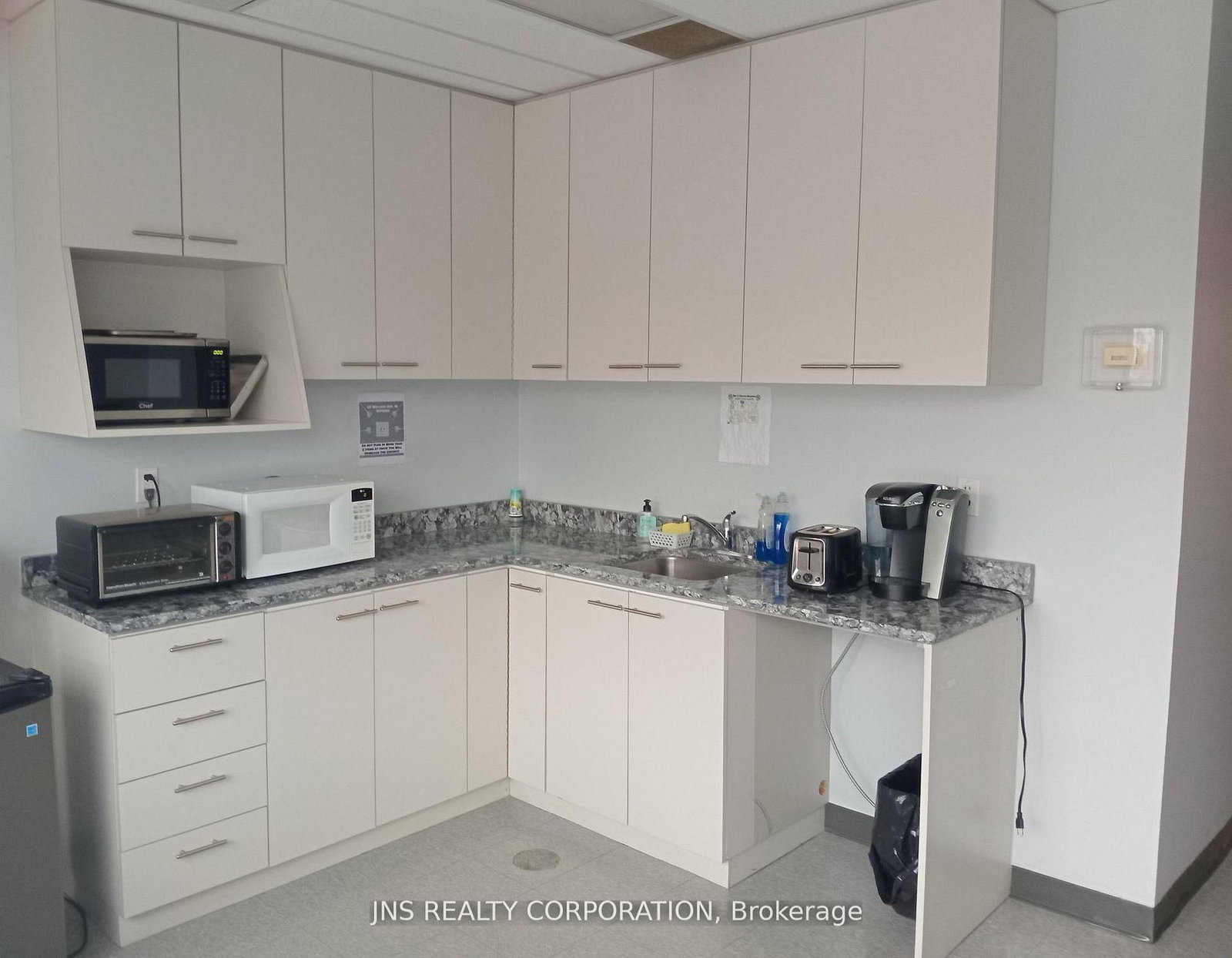 25 Millard Avenue W, Unit 1 - Photo 7