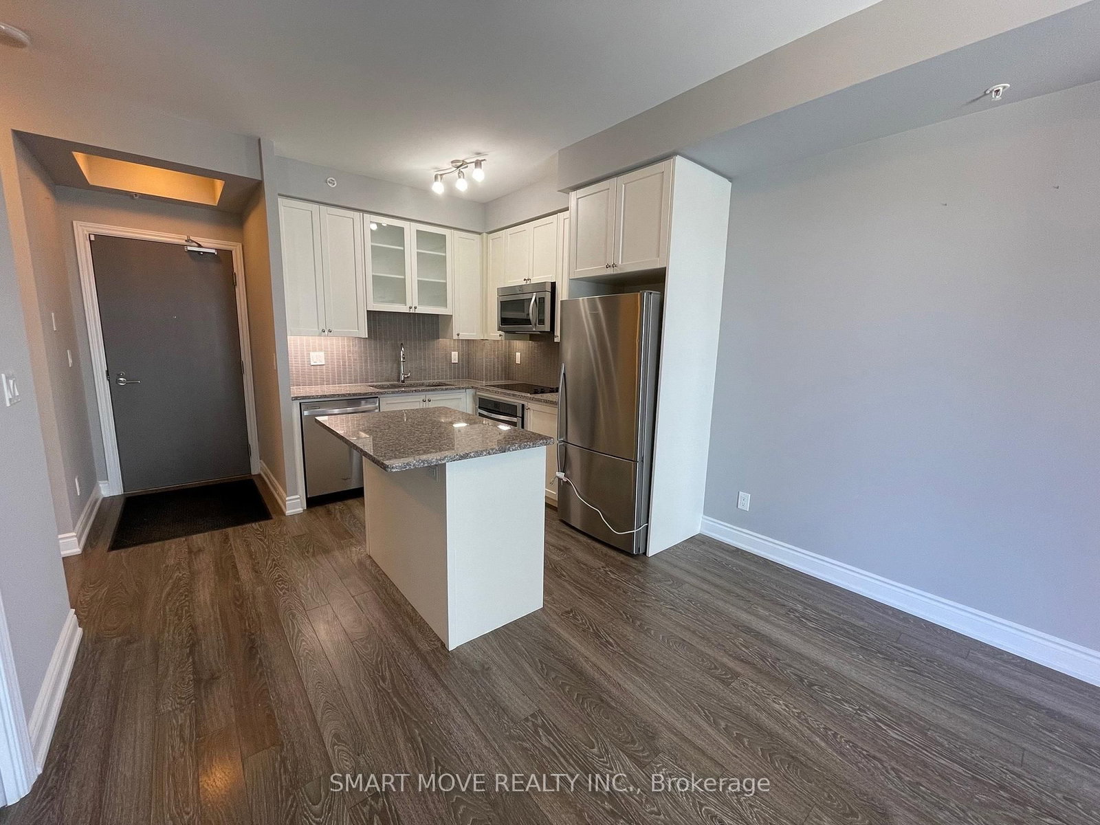 9088 Yonge Street, Unit 803 - Photo 10