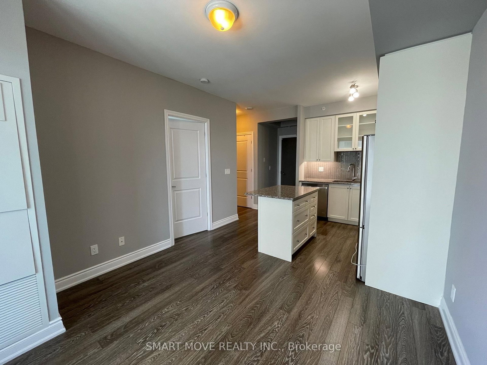 9088 Yonge Street, Unit 803 - Photo 11