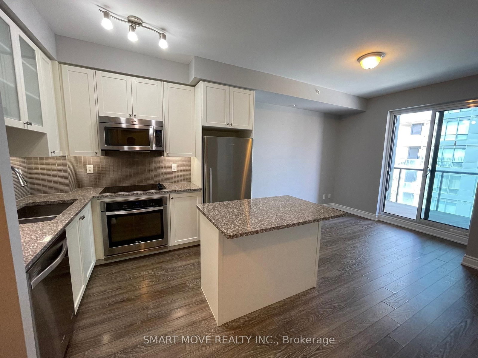 9088 Yonge Street, Unit 803 - Photo 3