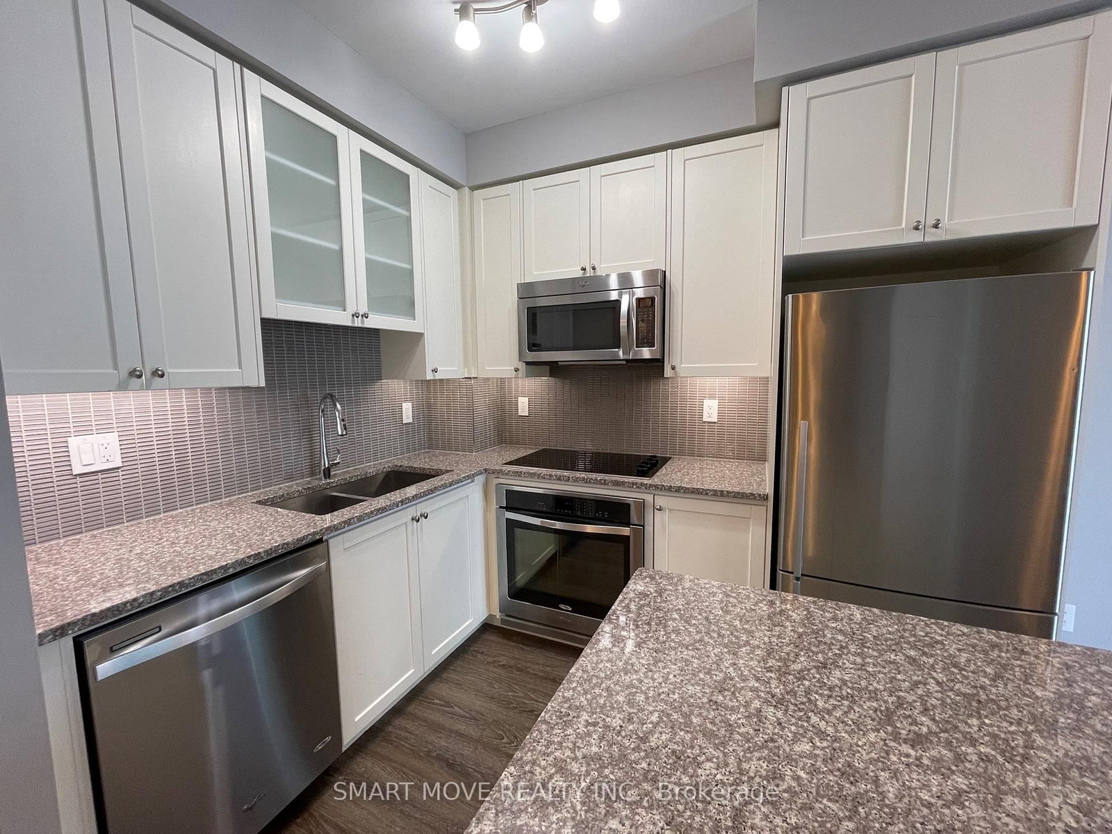 9088 Yonge Street, Unit 803 - Photo 4