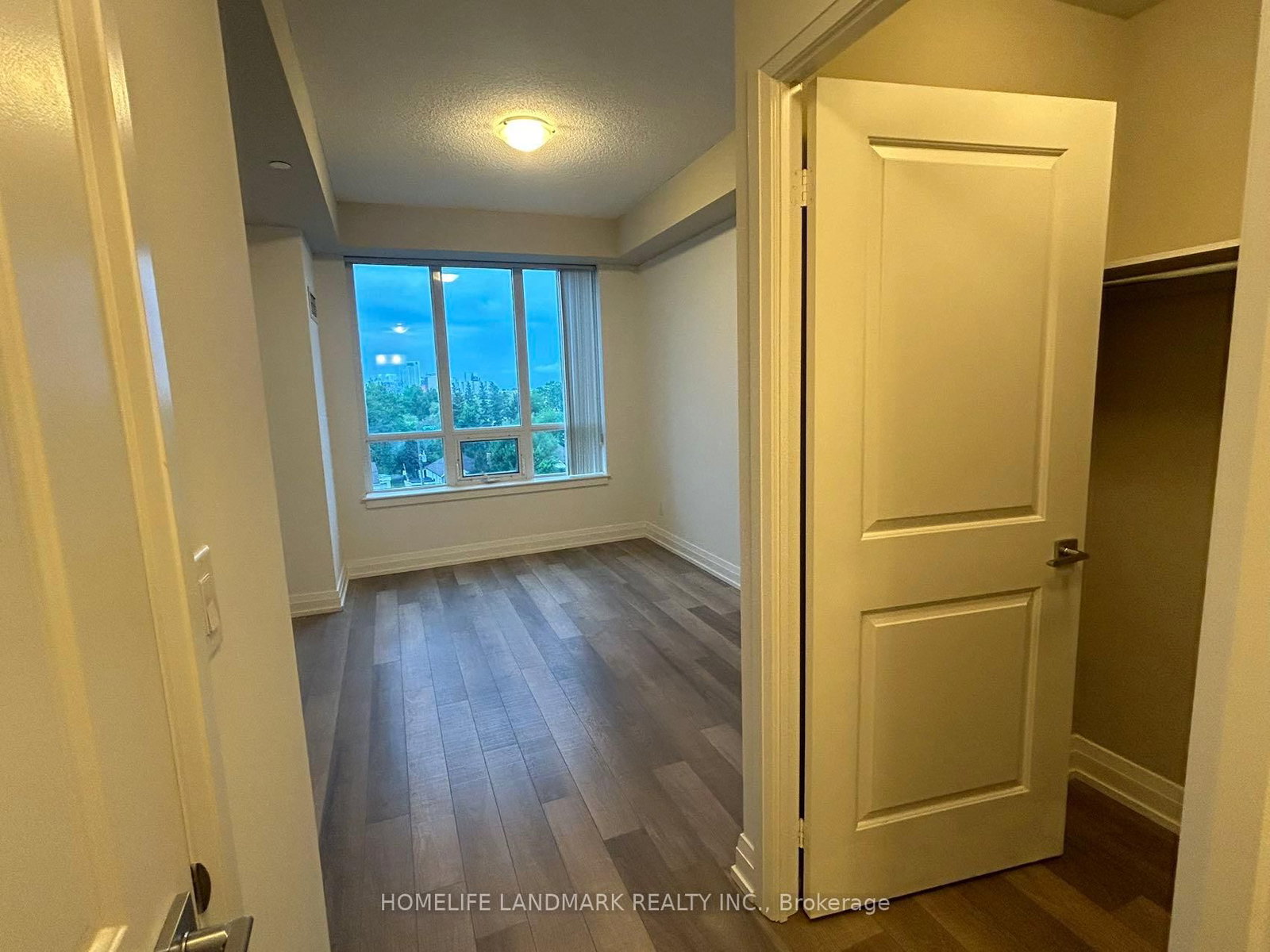 7165 Yonge Street, Unit 525 - Photo 2