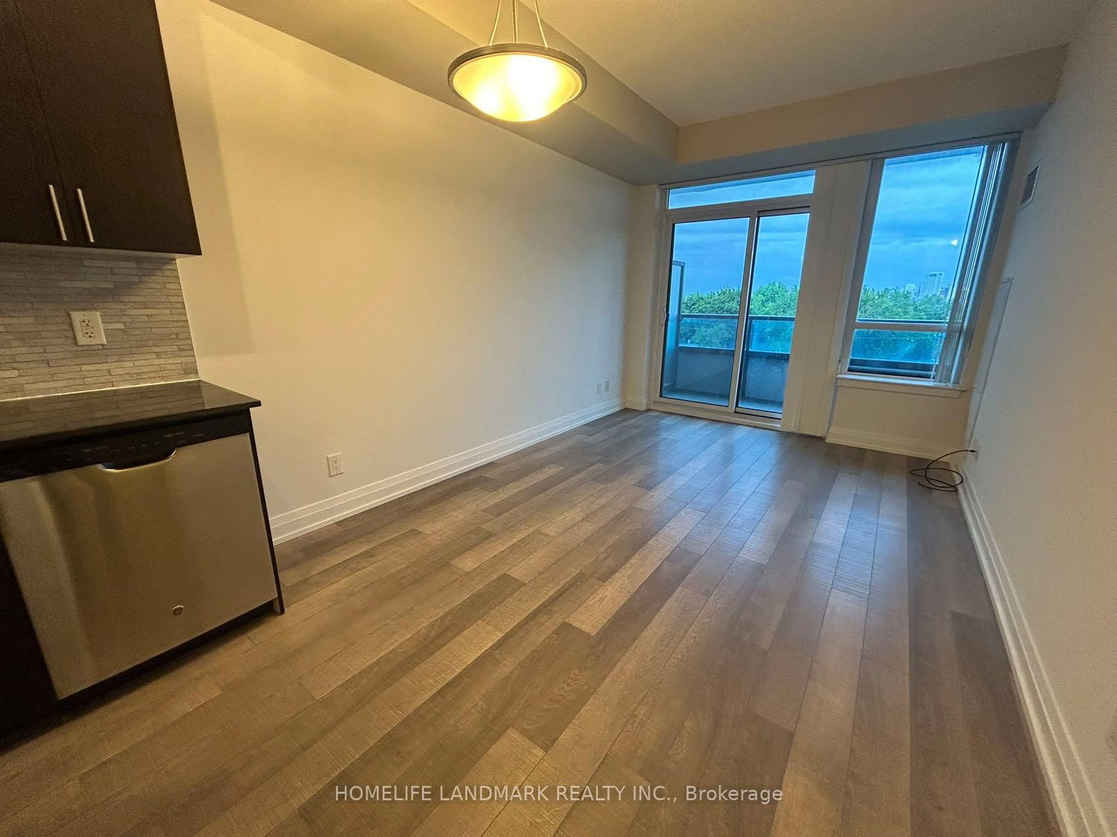 7165 Yonge Street, Unit 525 - Photo 8