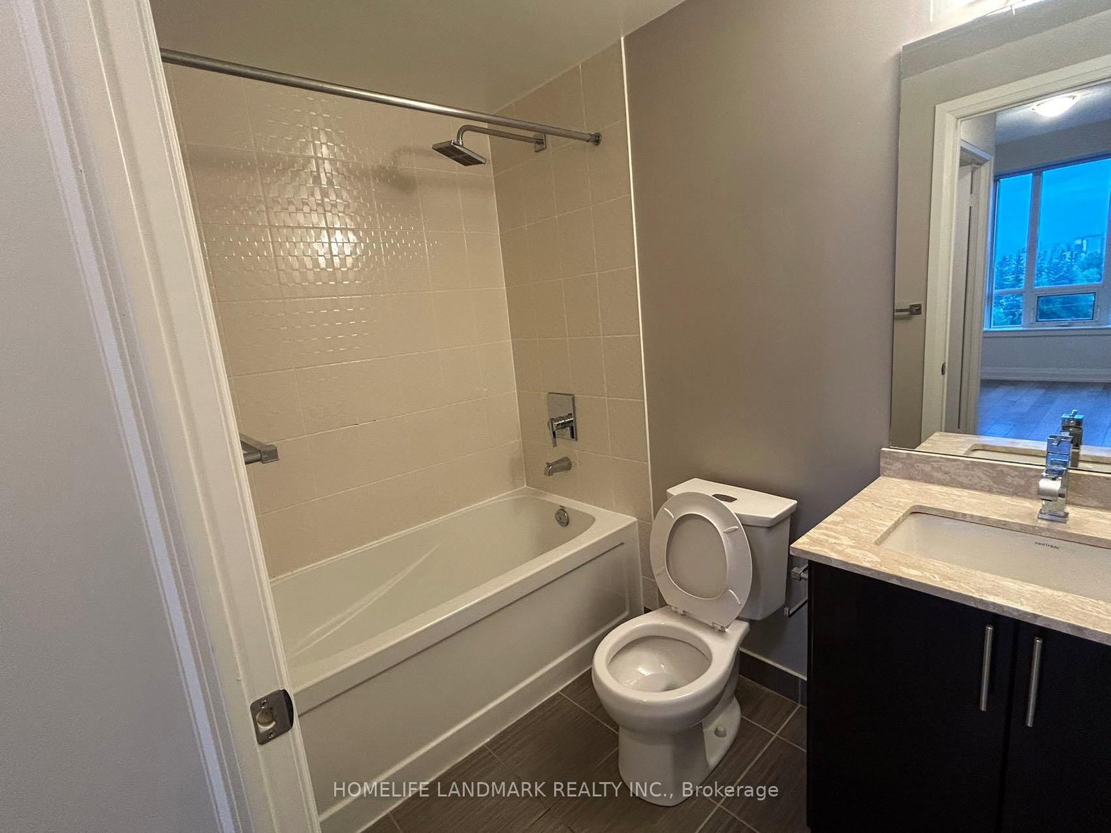 7165 Yonge Street, Unit 525 - Photo 9