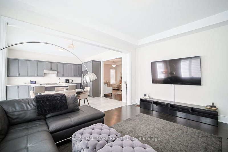 25 Kentledge Ave, East Gwillimbury, L9N 0W9 | Image 2