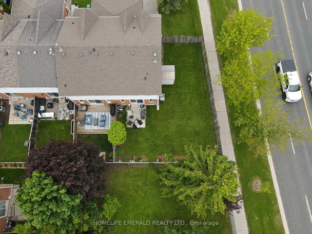 1 Potter Crescent