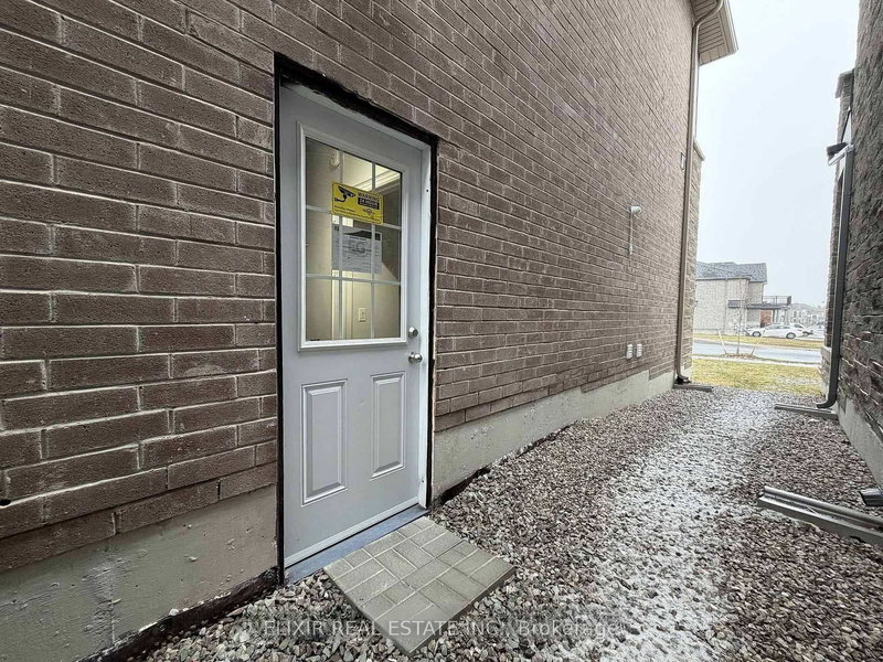 27 Belay Bend, East Gwillimbury, L9N 0V8 | Image 2