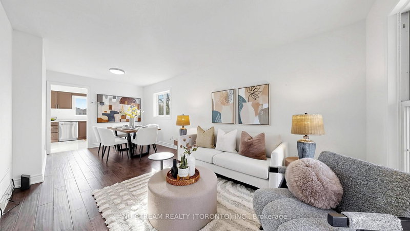 528 Veale Pl, Newmarket, L3Y 8H9 | Image 3