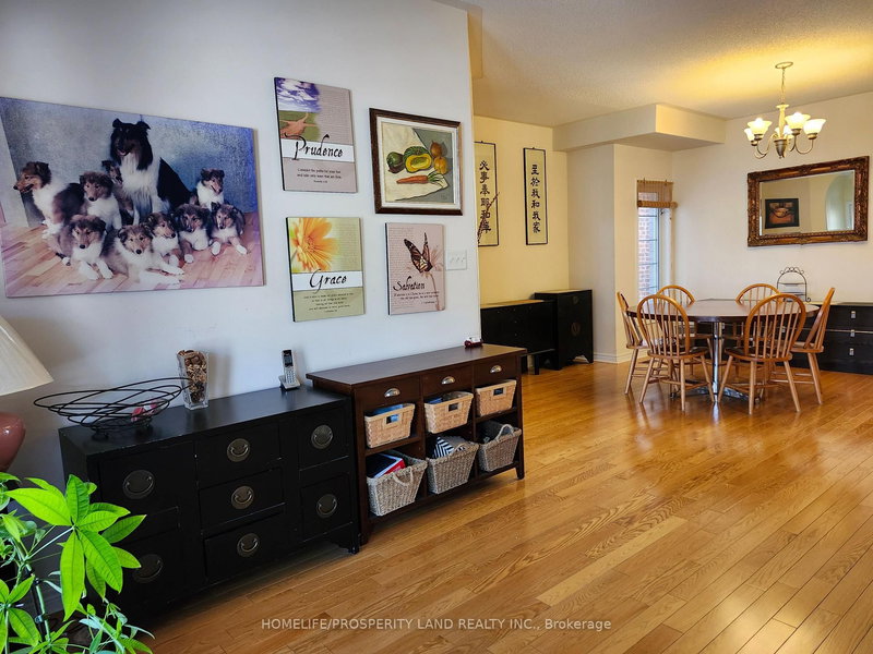 25 Olivia Dr, Markham, L6C 3B6 | Image 3