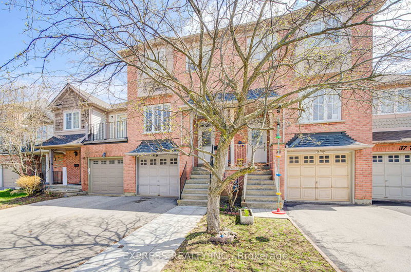 33 Schouten Cres, Markham, L3P 7W8 | Image 3