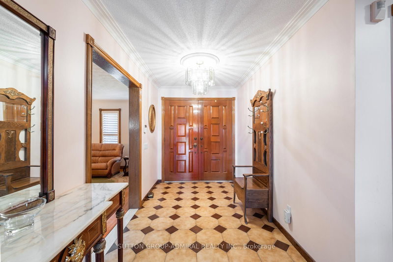 48 Weldrick Rd W, Richmond Hill, L4C 3T8 | Image 2