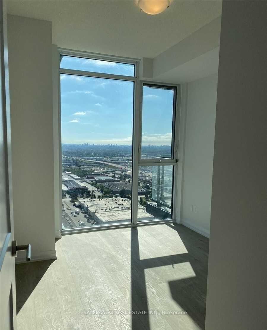 7895 Jane Street, Unit LPH18 - Photo 3