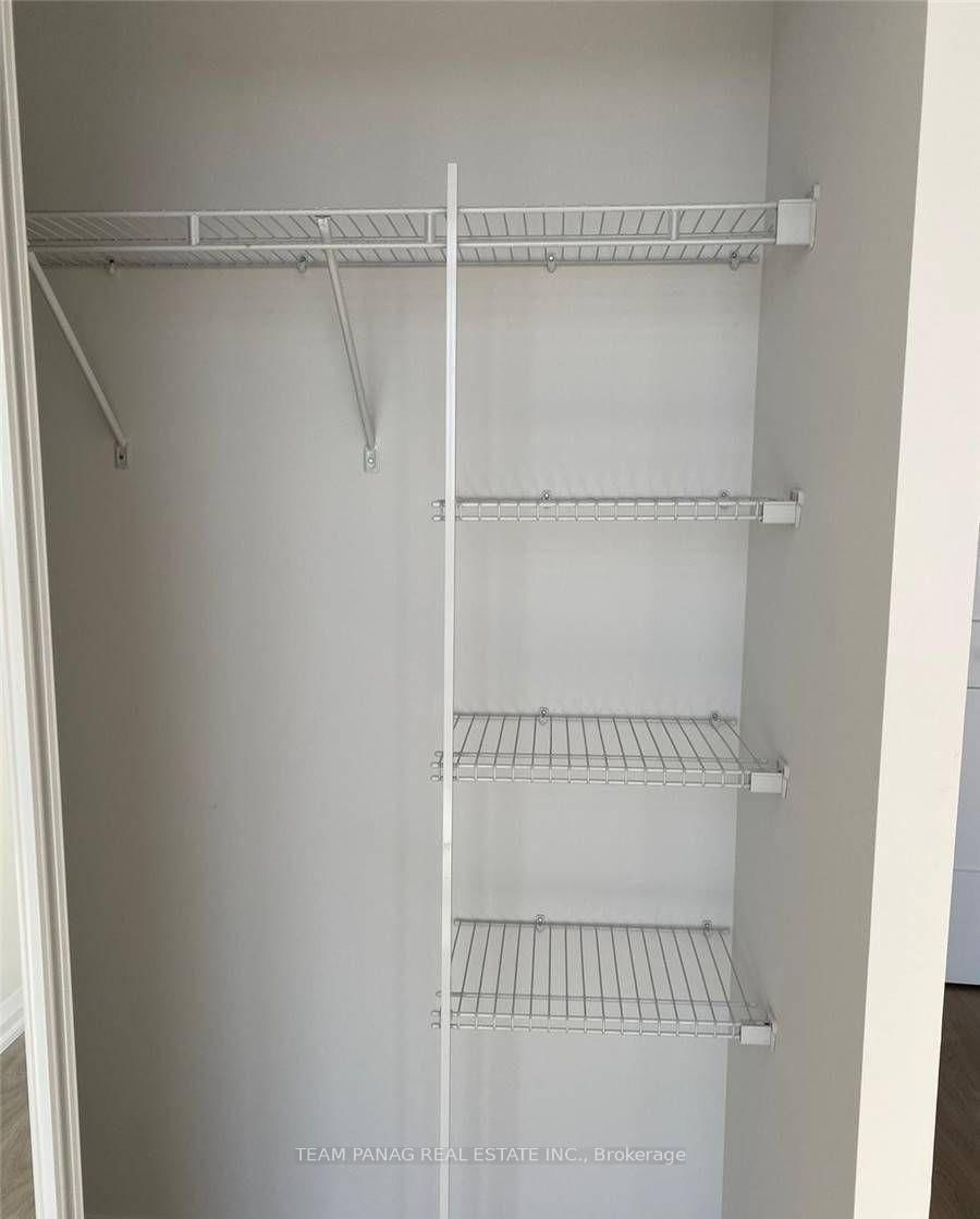 7895 Jane Street, Unit LPH18 - Photo 4