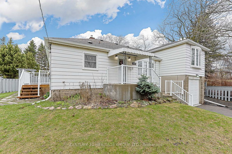 1059 Gorham St, Newmarket, L3Y 5G9 | Image 3