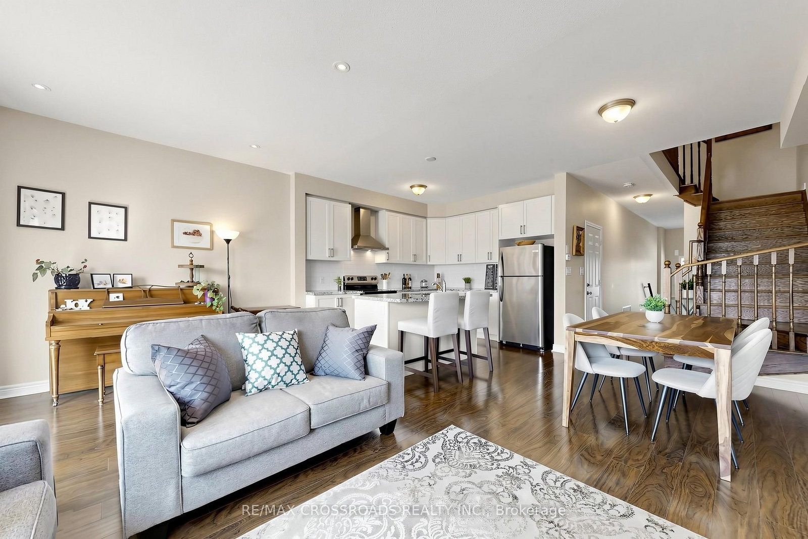 6 Angela Street - Photo 3