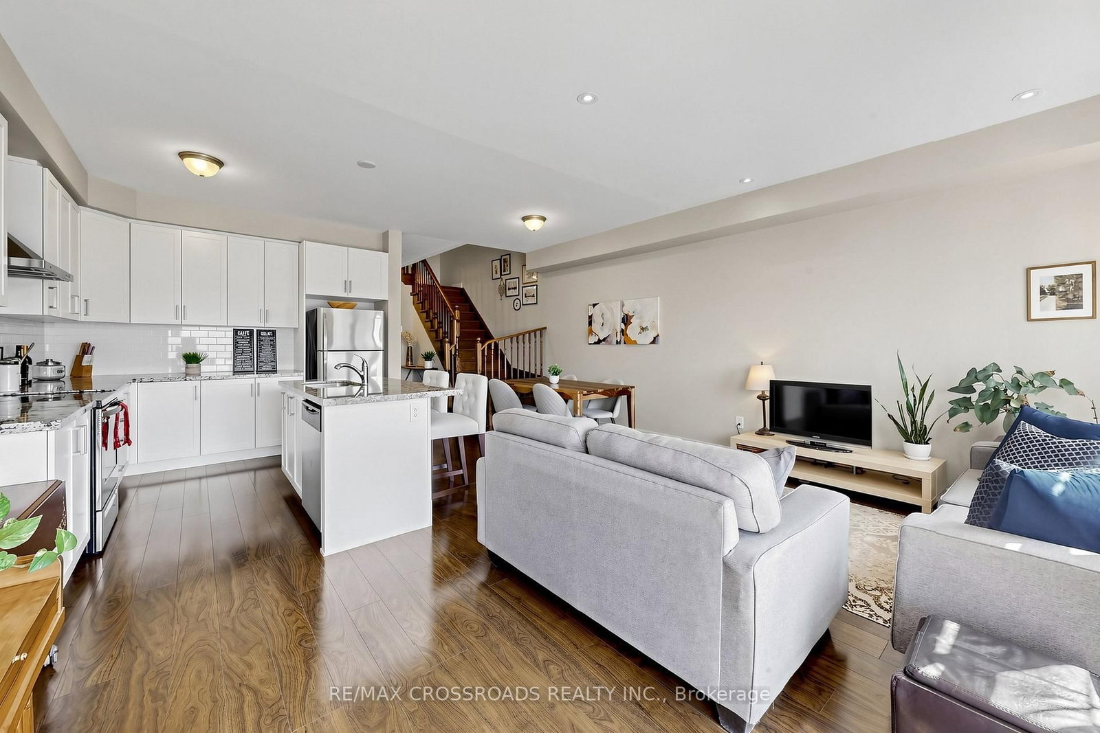 6 Angela Street - Photo 4