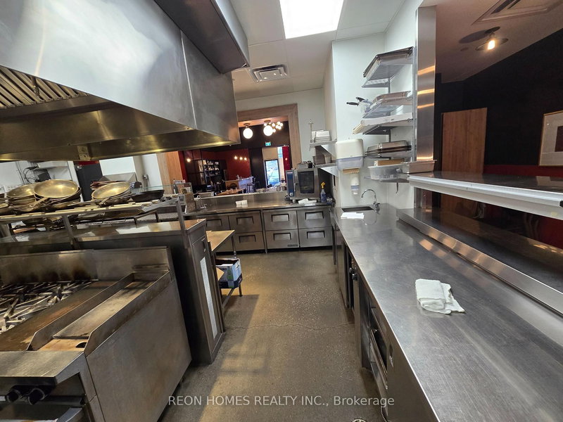 8 & 8A - 233 Earl Stewart Dr, Aurora, L4G 6V8 | Image 3