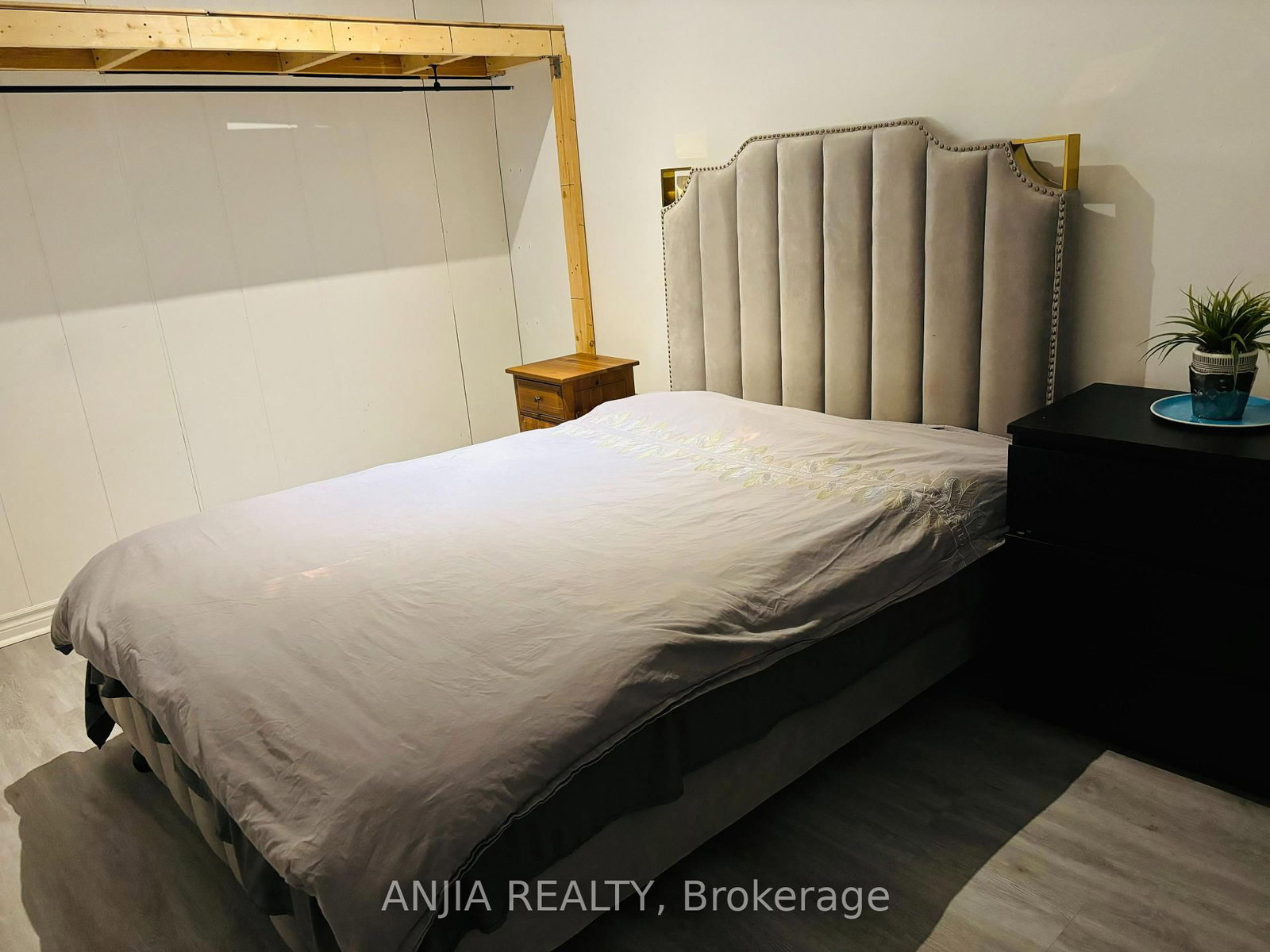 74 Church Street S, Unit bsmt - Photo 4