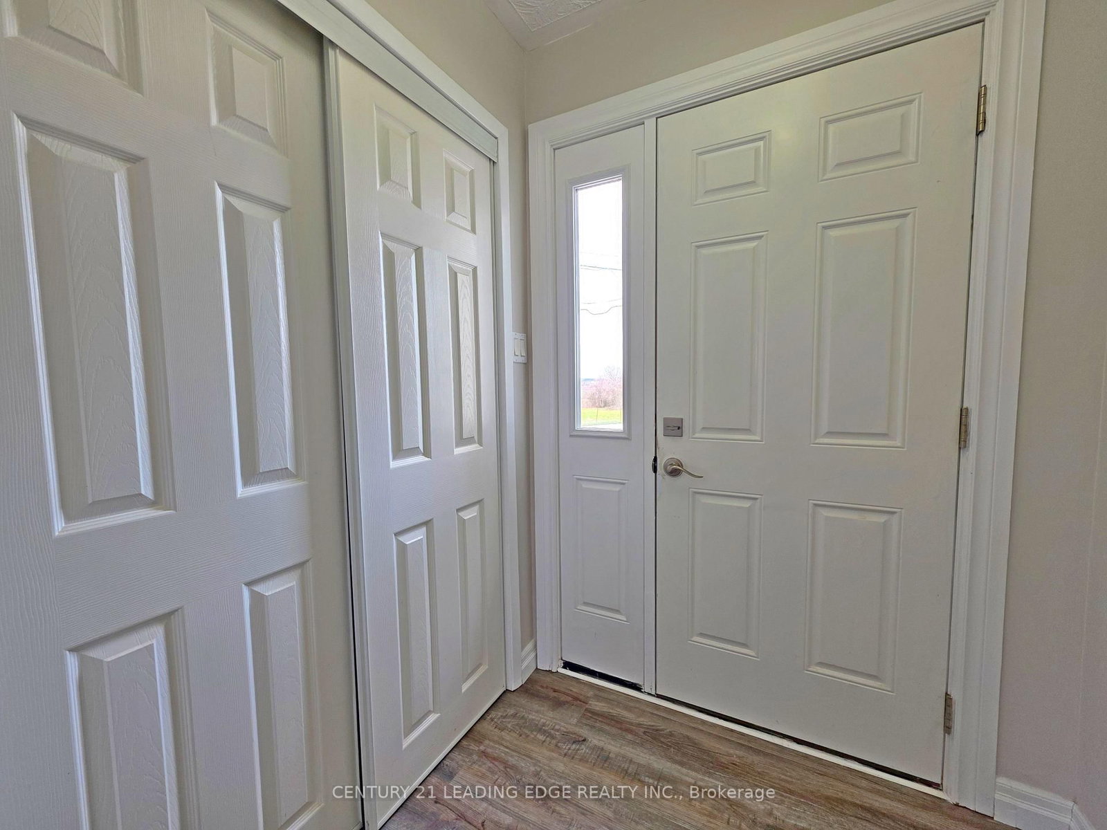 500 The Queensway South - Photo 12