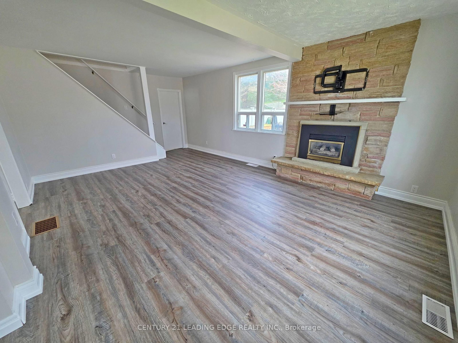 500 The Queensway South - Photo 13