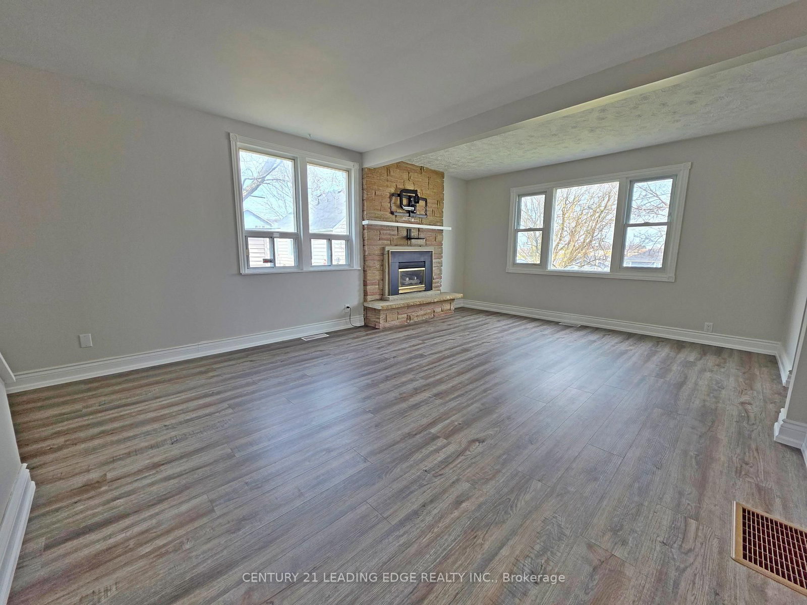 500 The Queensway South - Photo 14