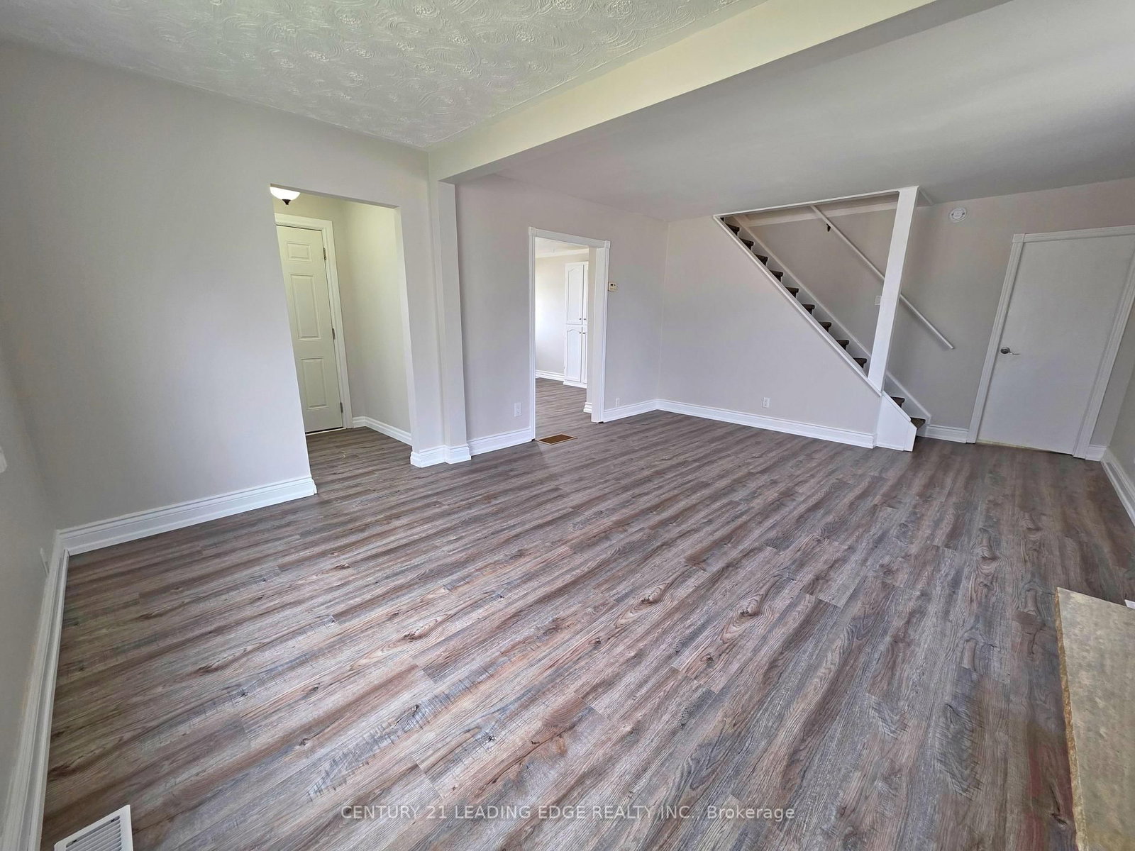 500 The Queensway South - Photo 15