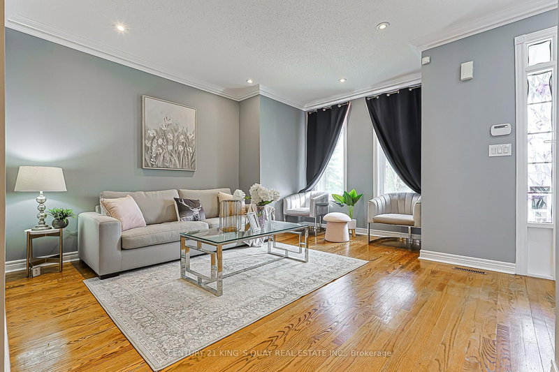 15 Queens Plate Dr, Markham, L6C 2A9 | Image 3