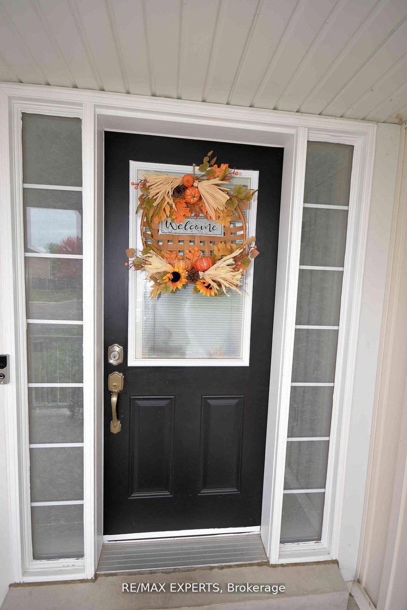 136 Donald Stewart Cres, East Gwillimbury, L0G 1M0 | Image 2