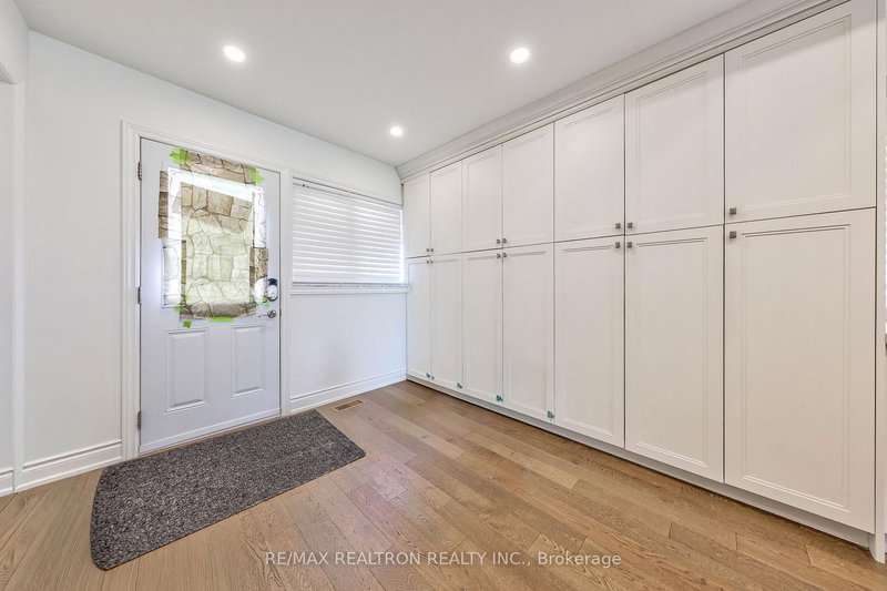 79 De La Salle Blvd, Georgina, L0E 1L0 | Image 3